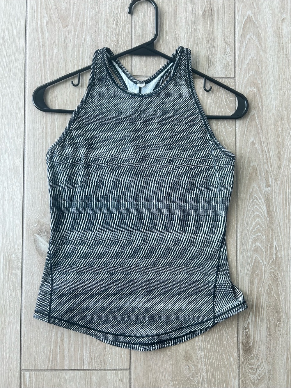 Lululemon Women’s Black & White High-Neck Tank Top - EUC - size 4
